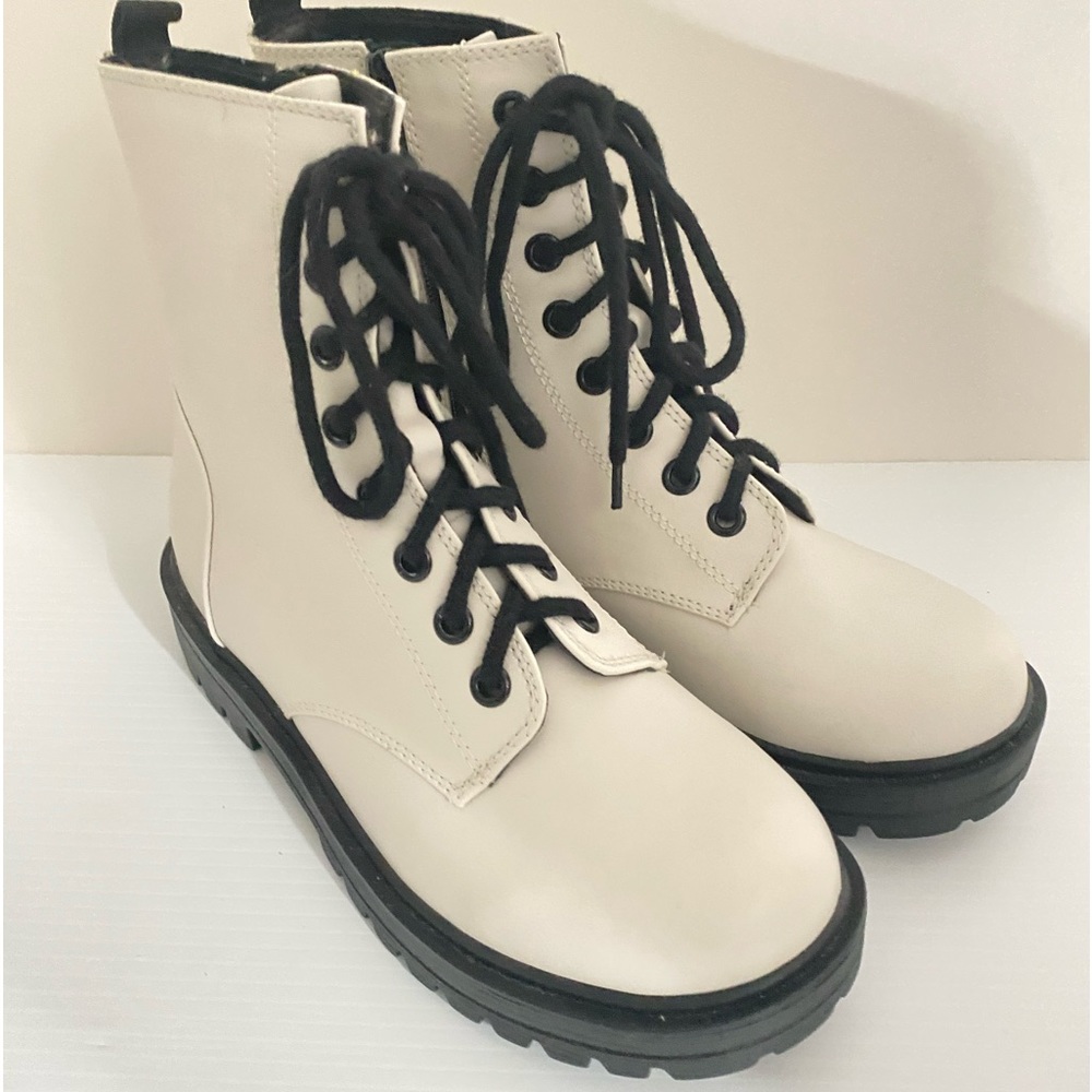 Unr8ed White/Black Firm Lace Up Combat Boots Size 10